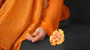 Da Hand w flower much orange